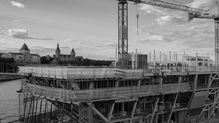 Fotografia. Szczecin na co dzień 23.08.2020. Morskie Centrum Nauki w Szczecinie, kadr z budowy